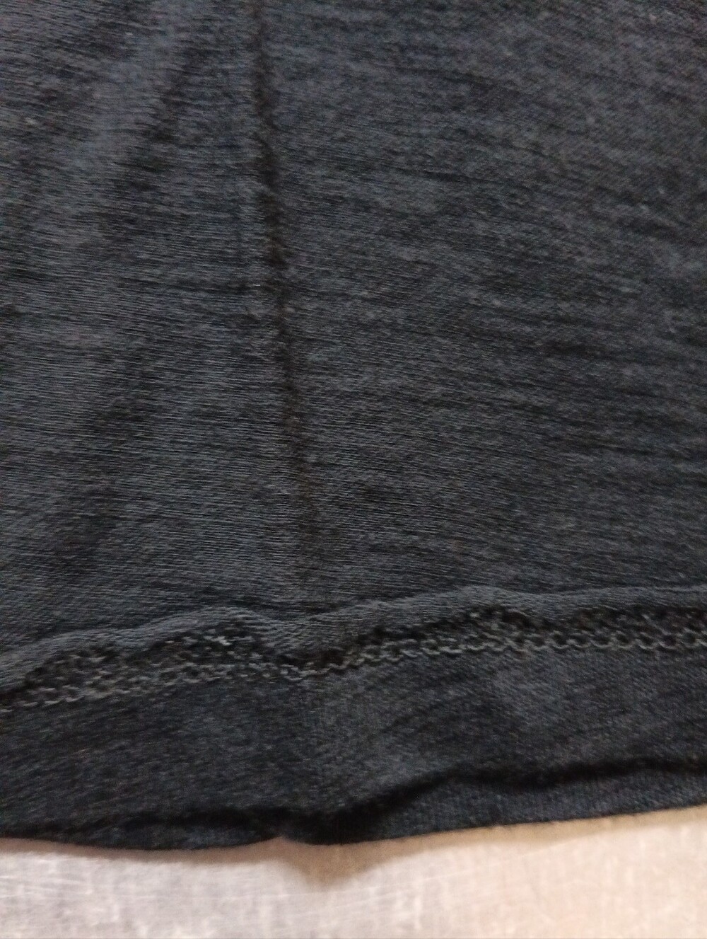 Mono B T-shirt NWT V Neck Raw Hem Black Size Medium - Picture 4 of 5